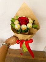 Buquê com 1 Rosa Vermelha e Chocolates Ferrero Rocher