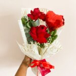 Buquê com 2 rosas vermelhas